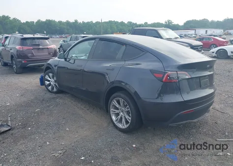 2024 Tesla Model Y from USA, damaged, VIN 7SAYGDEE3RA262510